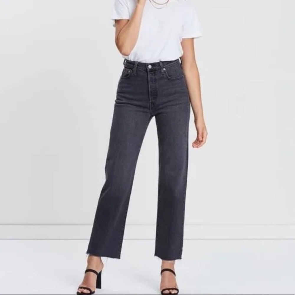 Gently Worn Levi’s Ribcage Straight Black Ankle Jeans